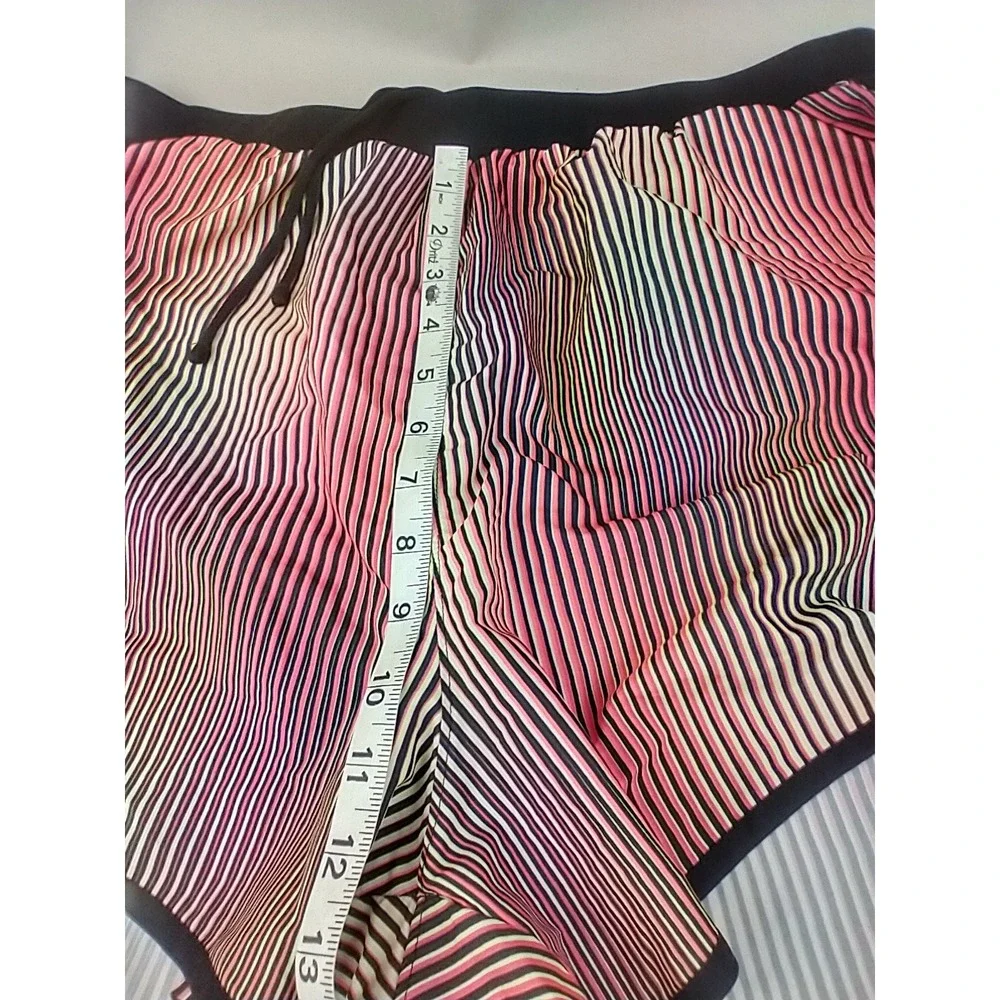 Under Armour HeatGear Women 1X Pink Black Striped Lined Running Shorts‎ Loose